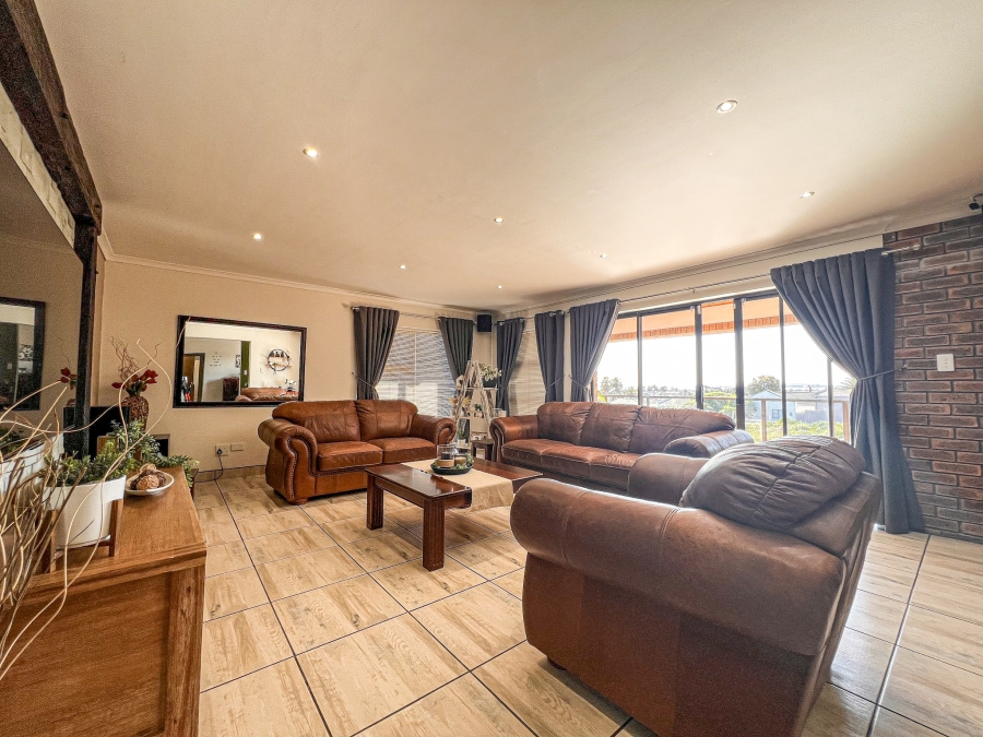 4 Bedroom Property for Sale in Middedorp Western Cape